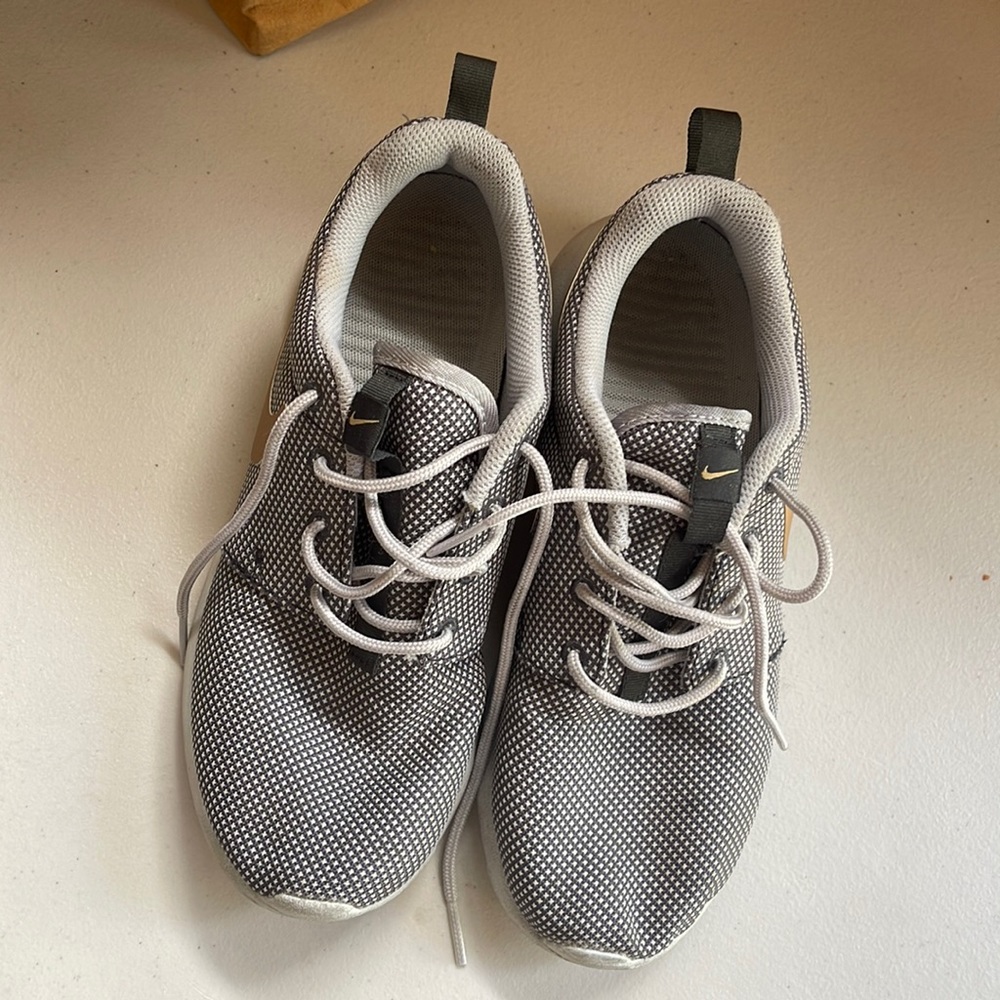NIKE Roshe